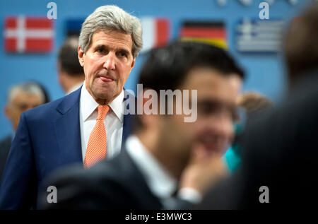 Brüssel, Belgien. 25. Juni 2014. US-Außenminister John Kerry besucht die NATO Außenminister, treffen in Brüssel in Brüssel, 25. Juni 2014. Letzte Entwicklungen im Irak und der Ukraine sind die Hauptthemen der Tagung. Foto: DANIEL NAUPOLD/Dpa/Alamy Live News Stockfoto