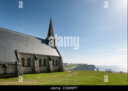 Die Kapelle Chapelle Notre-Dame De La Garde in Etretat, Normandie, Frankreich Stockfoto