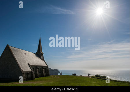 Die Kapelle Chapelle Notre-Dame De La Garde in Etretat, Normandie, Frankreich Stockfoto