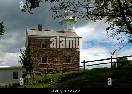 Großer Kapitän Insel Leuchtturm gebaut aus Stein in Greenwich, Connecticut. Es ist als eine der "Schlösser der Sound". Stockfoto