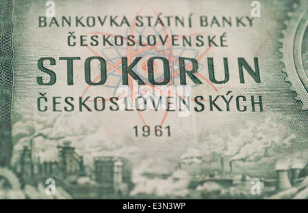 Alte Banknote 100 Kčs von 1961 im Vergleich zu den tatsächlichen gültig 100 Kč Stockfoto