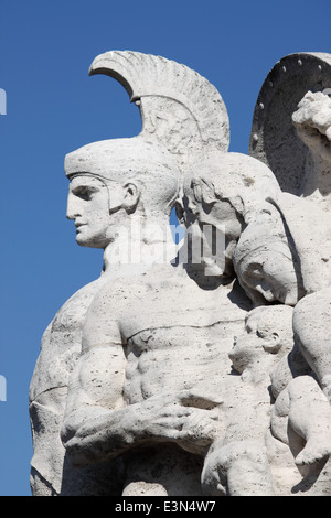 Detail einer Statue auf Victor Emmanuel II Brücke in Rom, Italien Stockfoto