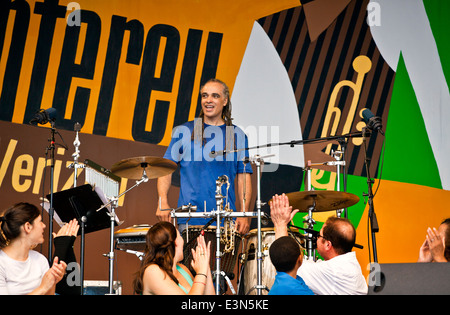 ANGELIQUE KIDJO singt ein Duett mit DIANNE REEVES auf der Jimmy Lyons Bühne - 2010 MONTEREY JAZZ FESTIVAL, CALIFORNIA Stockfoto