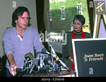 Bob Weir & Joan Baez fördern Weihnachtskonzert, AIDS-Aufklärung, 1987, San Francisco, Kalifornien zu verlängern Stockfoto