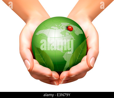 Grüne Welt mit Blatt und Marienkäfer in Händen der Frau. Vektor-Illustration. Stockfoto