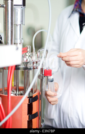 Chemische Forschung Tests Prozess im Labor Stockfoto