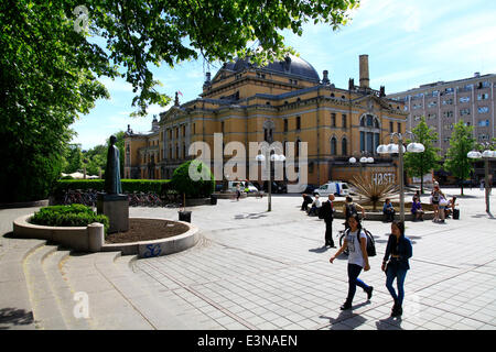 Das nationale Theater von Oslo wurde im Jahre 1899 erbaut, ist eines der größten und berühmtesten Theater in Norwegen. Foto: Klaus Nowottnick Datum: 29. Mai 2014 Stockfoto