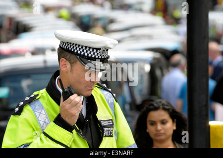 London, England, Großbritannien. Hauptkommissar der Metropolitan Police während eines Protestes der Taxifahrer im Zentrum von London, Juni 11 2014 Stockfoto