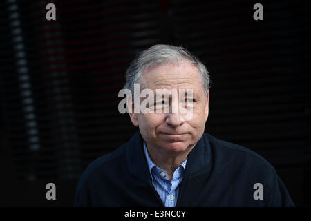 Spielberg, Österreich. 21. Juni 2014. Französisch FIA-Präsident Jean Todt geht durch das Fahrerlager an der Rennstrecke Red Bull Ring in Spielberg, Österreich, 21. Juni 2014. Die 2014 Formel 1 Grand Prix Österreich statt findet am 22. Juni. Foto: David sollte/Dpa - NO-Draht-SERVICE-/ Dpa/Alamy Live News Stockfoto