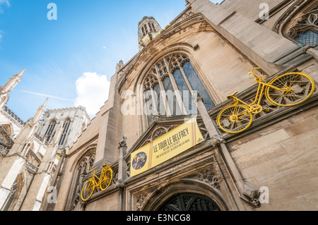 Fahrrad-Dekorationen in York ein paar Tage vor der Tour De France-Radrennen, das im Jahr 2014 startet in Leeds und York durchläuft Stockfoto