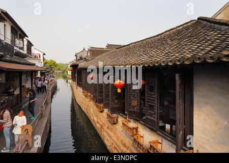 Zhouzhuang ist eine Stadt in der chinesischen Provinz Jiangsu. Es gehört zu den berühmtesten Wasser Townships in China. Stockfoto
