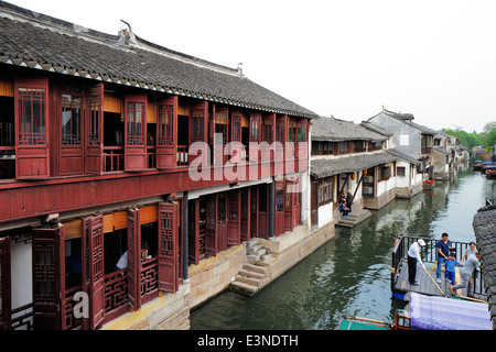 Zhouzhuang ist eine Stadt in der chinesischen Provinz Jiangsu. Es gehört zu den berühmtesten Wasser Townships in China. Stockfoto