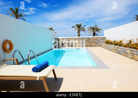 Schwimmbad in Luxus-Villa, Kreta, Griechenland Stockfoto