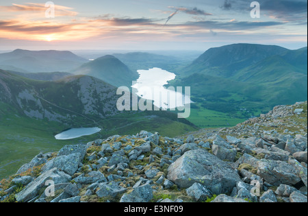 Bleaberry Tarn und Crummock Wasser bei Sonnenuntergang, Blick vom hohen Stile über Buttermere, englischen Lake District, UK Stockfoto