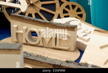 traditionelle hölzerne Skulptur. natürliches Holz Wohnkonzept Stockfoto