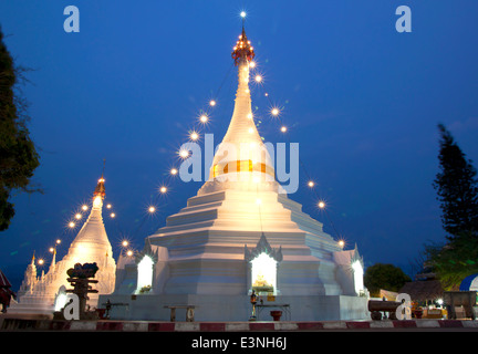 Wat Phra, dass Doi Kong Mu Tempel auf einem Berggipfel in Mae Hong Son Stadt im Norden Thailands. Stockfoto