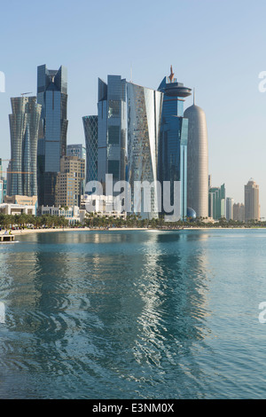 Doha, Katar, neue Skyline von West Bay zentralen Bankenviertel Stockfoto