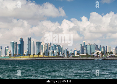 Doha, Katar, neue Skyline von West Bay zentralen Bankenviertel Stockfoto