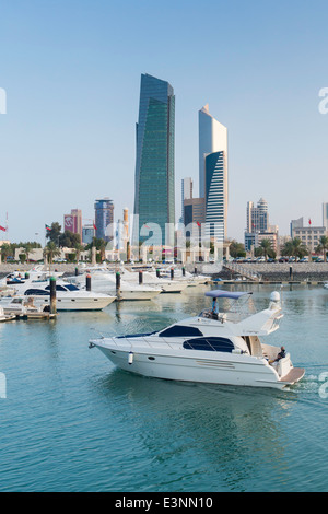 Kuwait-Stadt, Skyline von Souk Shark Mall und Kuwait Hafen gesehen Stockfoto