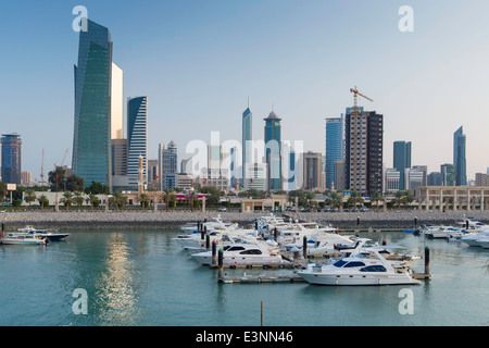 Kuwait-Stadt, Skyline von Souk Shark Mall und Kuwait Hafen gesehen Stockfoto