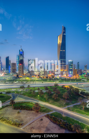 Kuwait, Skyline der Stadt und zentraler Geschäftsbezirk, erhöhten Blick Stockfoto