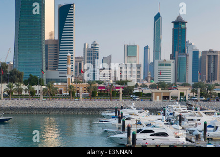 Kuwait-Stadt, Skyline von Souk Shark Mall und Kuwait Hafen gesehen Stockfoto
