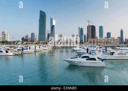 Kuwait-Stadt, Skyline von Souk Shark Mall und Kuwait Hafen gesehen Stockfoto