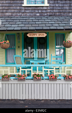 Ein Carpenter Gothic (Gingerbread) Ferienhaus in der Campingplätze Oak Bluffs Marthas Vineyard Massachusetts New England USA Stockfoto