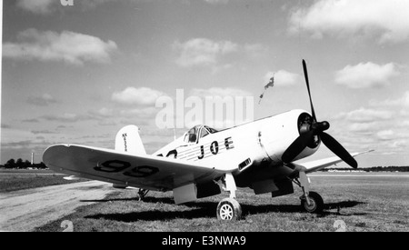 Die Goodyear F2G-1 Corsair, die Nummer 88086, war eine erweiterte Version der FG-1D Corsair. Er wurde speziell für den Luftverkehr modifiziert und während der National Air Races verwendet, um seine Hochleistungsfähigkeiten in Wettkampfsituationen zu demonstrieren. Stockfoto
