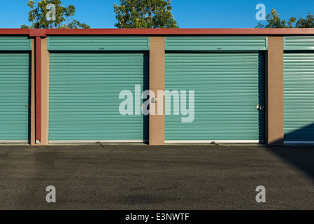 Saubere und moderne Self-Storage-Einheiten. Stockfoto