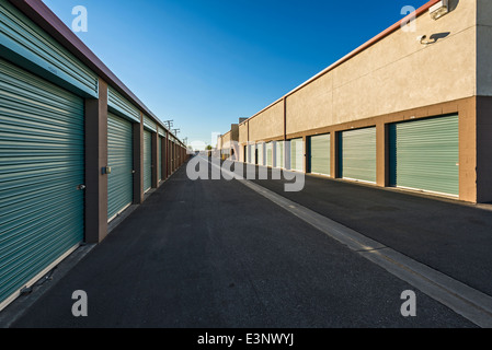 Saubere und moderne Self-Storage-Einheiten. Stockfoto