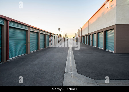 Saubere und moderne Self-Storage-Einheiten. Stockfoto