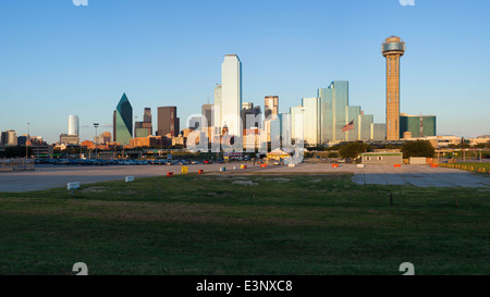 Skyline von Dallas und der Reunion Tower, Texas, Vereinigte Staaten von Amerika Stockfoto