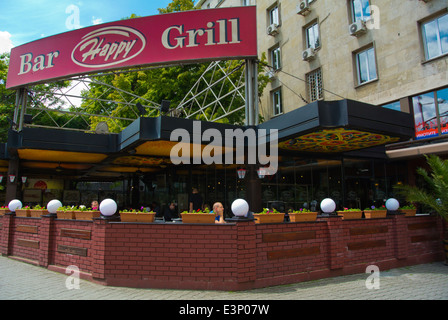 Happy Bar &amp; Grill Restaurant in main street, central Sofia, Bulgarien, Europa Stockfoto