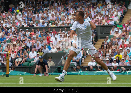 London, UK. 26. Juni 2014. Wimbledon Tennis Championships Lukas Rosol der Tschechischen Republik im Kampf gegen Rafael Nadal aus Spanien in Tag vier Männer Singles zweiten Vorrundenspiel bei den Wimbledon Tennis Championships auf The All England Lawn Tennis Club in London, Vereinigtes Königreich Credit: Action Plus Sport/Alamy Live News Stockfoto