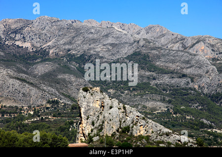 Die Sierrade Aitana Berge von Guadalest mittelalterliche Dorf, Costa Blanca, Spanien, Europa Stockfoto