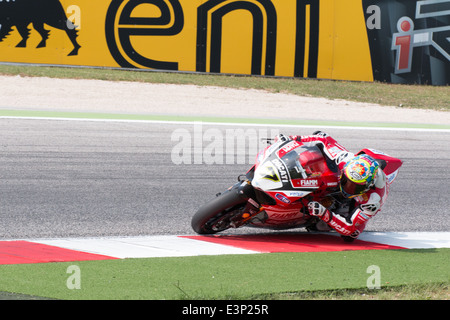 Ducati 1199 Panigale R Ducati Superbike Teams, angetrieben von Chaz DAVIES in Aktion während des freien Trainings Superbike 3. Sitzung Stockfoto