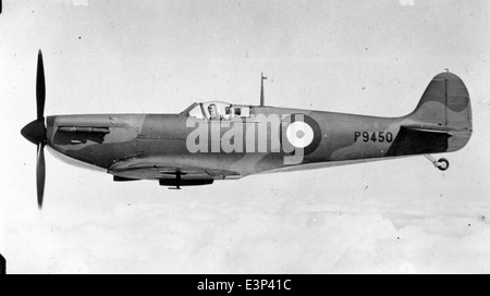 Der Supermarine Spitfire Mk. IA, P9450, ist ein ikonisches britisches Kampfflugzeug, das während des Zweiten Weltkriegs eingesetzt wurde und mit dem Rolls-Royce Merlin-Motor angetrieben wurde. Stockfoto