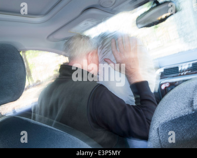 Bereitgestellte Airbag mit männlichen Fahrer, USA Stockfoto