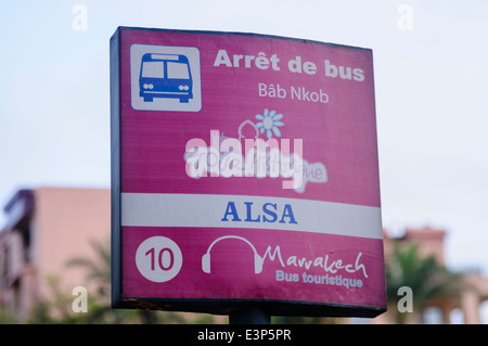 Bushaltestelle Alaso für den Touristenbus in Marrakesch Stockfoto