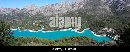 Der Stausee bei Guadalest mittelalterliche Dorf, Sierrade Aitana Berge, Costa Blanca, Spanien, Europa Stockfoto