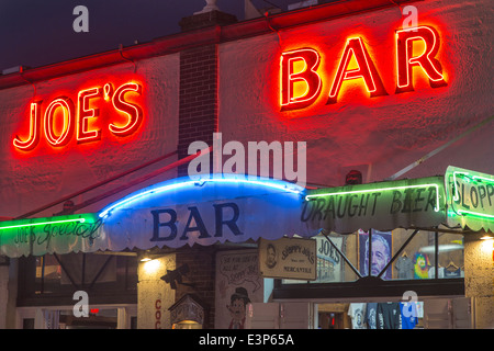 Sloppy Joes Bar in der Abenddämmerung auf der Duval Street in Key West, Florida, USA Stockfoto