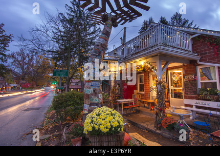 Im schlammigen Stiefel Cafe in der belebten touristischen Nashville im Brown County, Indiana, USA Stockfoto