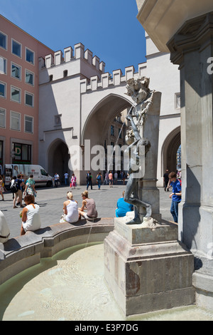 München, kleine Brunnen vor dem Karlstor am Karlsplatz (Stachus) - München, Bayern, Deutschland, Europa Stockfoto