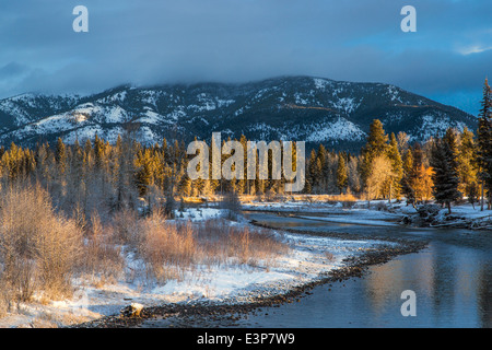 North Fork des Flusses Blackfoot bei Sonnenaufgang in der Nähe von Ovando, Montana, USA Stockfoto