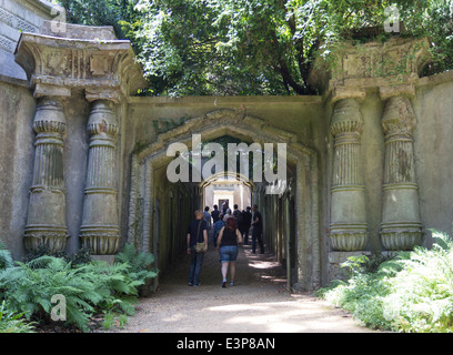 Ägyptische Avenue Gateway - Friedhof - Camden - London Highgate (West) Stockfoto