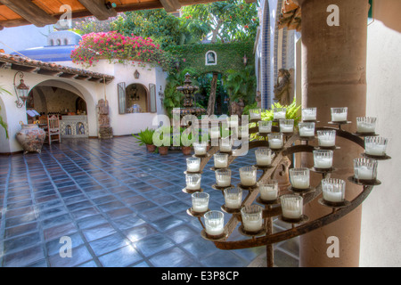 Eingang und Haupthof koloniale Hacienda San Angel in Puerto Vallarta, Mexiko. Stockfoto