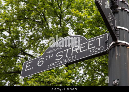 Zeichen der Sixth Street in der Innenstadt von Austin, Texas, USA Stockfoto
