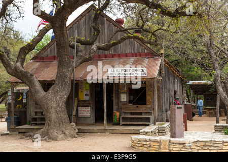 Rustikale Gemischtwarenladen in winzigen Luckenbach, Texas, USA Stockfoto