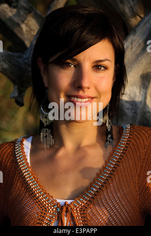 Schöne junge Frau, Outdoor-Porträt. (MR) Stockfoto